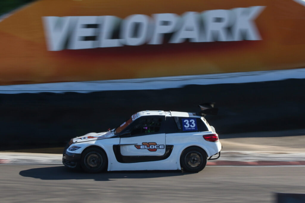 O MIP Presencial possibilita pilotar um protótipo de corrida na pista do  Velopark, em Nova Santa Rita (RS). Foto: Fabio Leal Fotos 
