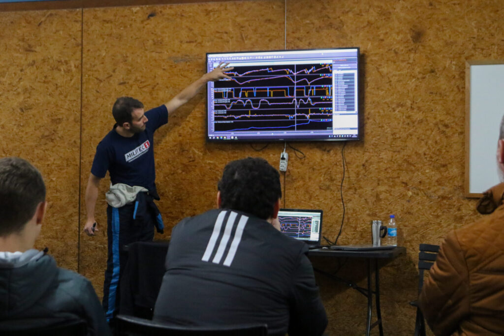 Vitor Genz durante o MIP Presencial, que permite aos alunos pilotarem no  mundo real. Foto: Fábio Leal Fotos 
