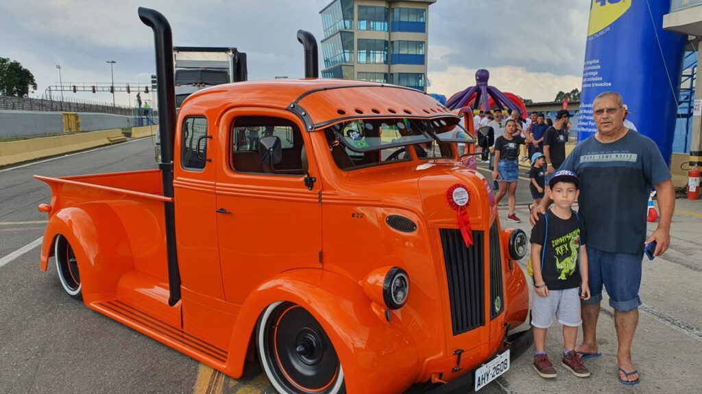 Curitiba Racing  Automóveis e automobilismo em Curitiba: O dia que o  Autódromo de Curitiba teve duas corridas no sentido inverso da pista