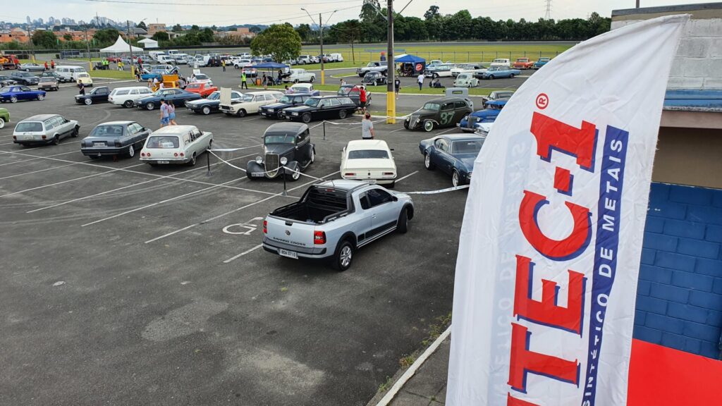 Metropolitano de Curitiba começa com 70 carros na pista - Racemotor