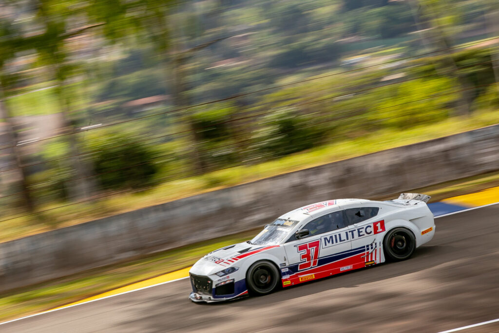 Carros e Corridas GT Sprint Race retorna ao Autódromo Internacional de  Curitiba - Carros e Corridas