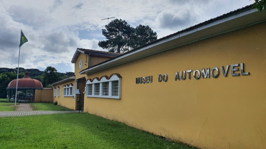 O espaço para carros antigos em Curitiba foi inaugurado em 1976, pela CAAMP. Foto: Renyere Trovão