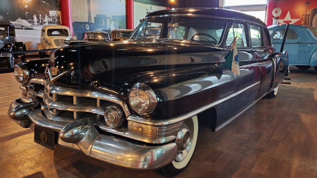 Cadillac Presidencial 1952, que pertenceu ao governo do Paraná. Foto: Renyere Trovão