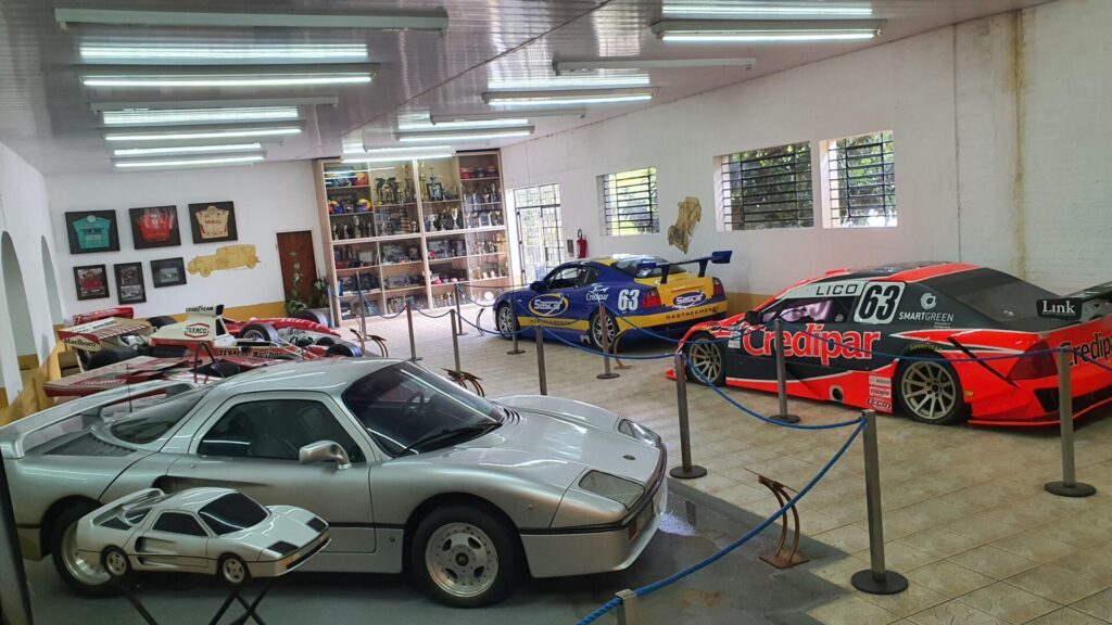 A primeira sala do museu é dedicada aos carros esportivos. Foto: Renyere Trovão