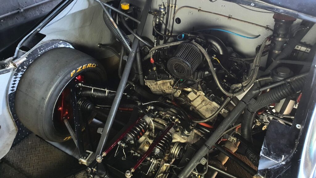 A quebra do motor V6 de 3.6 L e 300 cv, tratado com MILITEC 1, é raro na NASCAR Brasil. Foto: Renyere Trovão.
